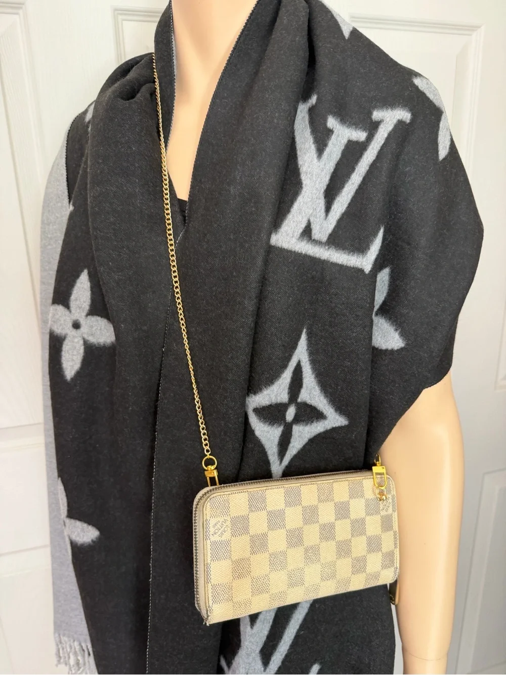 Louis Vuitton Authentic Damier Azur Zippy Long Wallet Purse with Chain